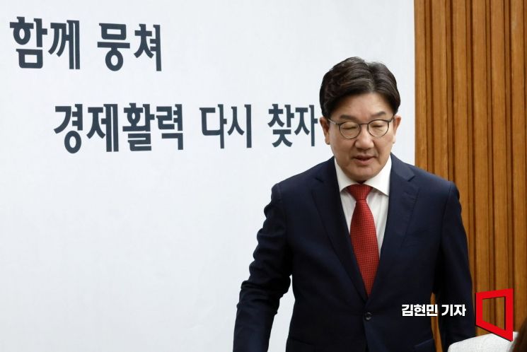 [포토] 권성동 "李재판 악영향갈까 판사 아닌 검찰총장 탄핵하려 해"