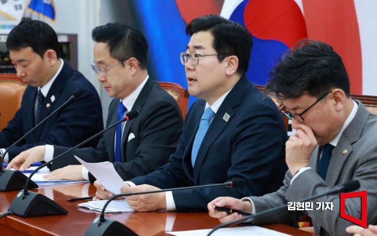 [포토] 박찬대 "최상목 헌법·법률 노골적 무시…명태균 특검법 공포하라"