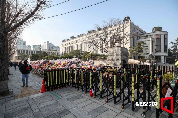 [포토] 윤 대통령 탄핵심판 선고 앞두고 헌재 경계 강화