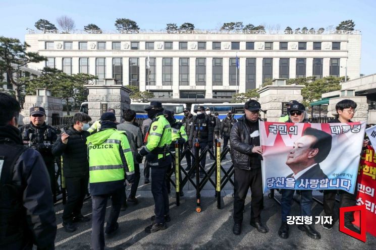 [포토] 헌법재판소 앞 경계 강화