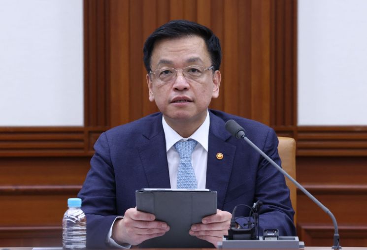 의대정원 동결 비판에…崔대행 "결코 의료개혁 후퇴·포기 아냐"
