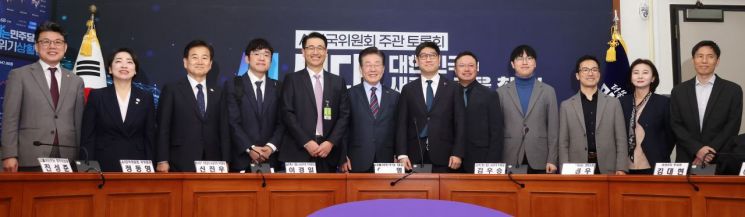 이재명 이끄는 AI강국위, 정부 주축 LLM 개발에 무게  