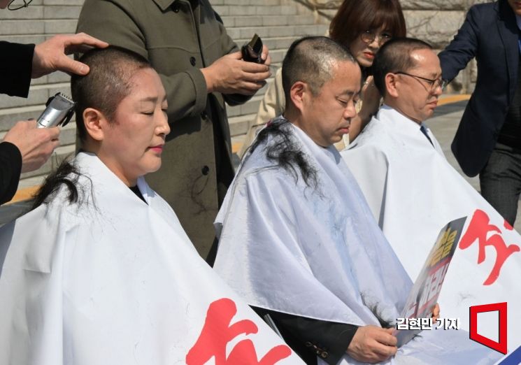 [포토] “尹 조기파면 촉구” 박홍배·김문수·전진숙 삭발