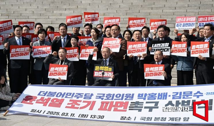 [포토] 민주당 박홍배·김문수·전진숙 의원 삭발식, '윤석열을 파면하라'