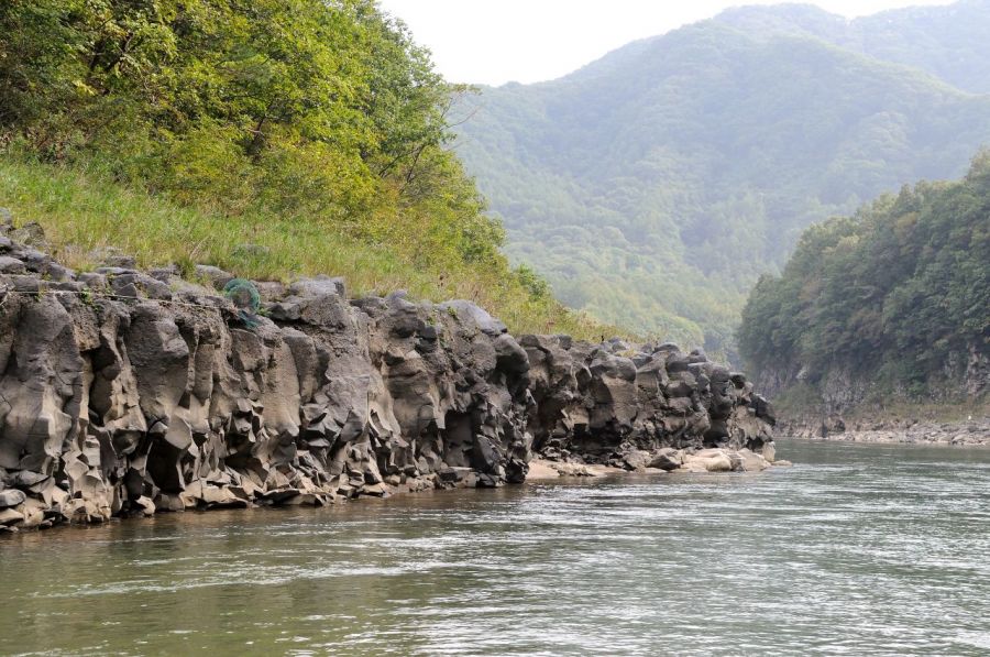 멍우리 지역은 한탄강변 절벽을 끼고 입구가 나있어 예부터 “술 먹고 가지 말아라” 할 정도로 낭떠러지로 된 험로다. 조심하지 않고 넘어지면 몸에 멍우리가 생긴다는 뜻에서 멍우리라는 지명이 붙었다. 포천시 홈페이지