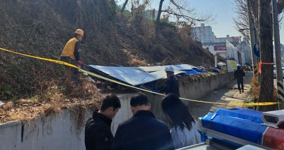 광주 아파트 공사 현장서 가림막 넘어져…2명 부상