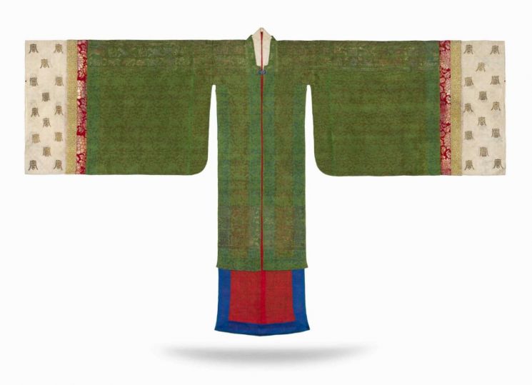 'Royal Prince Uichin's Family Costume' Wonsam <br>Photo by National Heritage Administration Provided