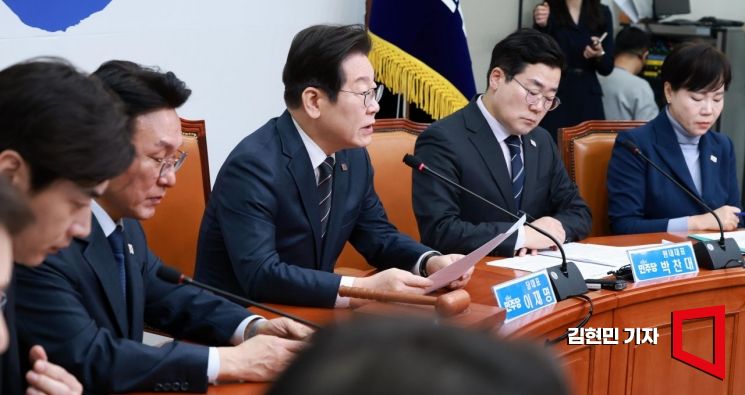 [Photo] Lee Jae-myung: "People Power Party, Stop Relay Intimidation Protests... Cease Colluding and Inciting Insurrection"