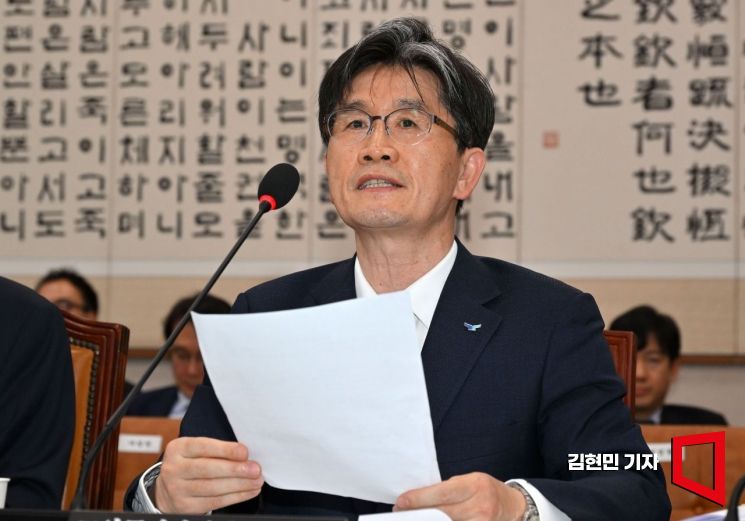 오동운 공수처장이 12일 국회에서 열린 법제사법위원회 전체회의에서 윤석열 대통령의 구속 취소 결정과 관련한 질의에 답하고 있다. 2025.3.12 김현민 기자