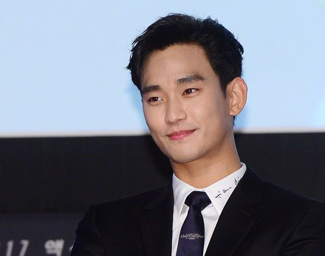 배우 김수현