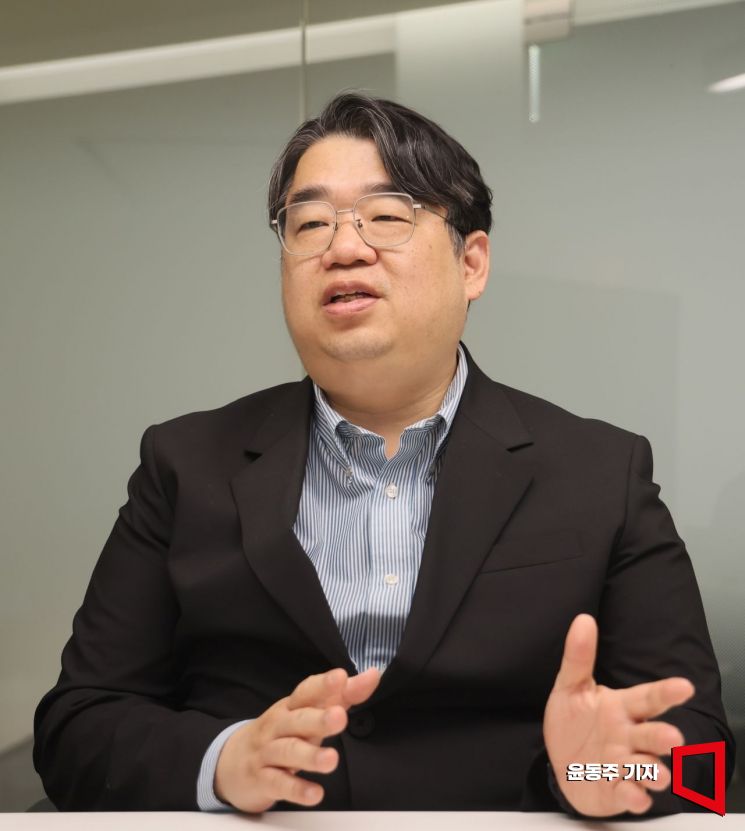 김기홍 한화솔루션 큐셀 탠덤상업화 테스크포스(TF) 담당이 아시아경제와 인터뷰를 하고 있다. 윤동주 기자