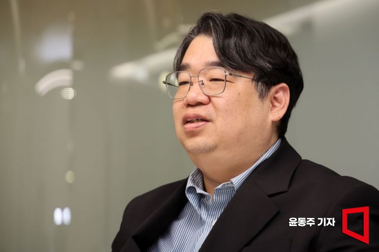 김기홍 한화솔루션 큐셀 탠덤상업화 테스크포스(TF) 담당이 아시아경제와 인터뷰를 하고 있다. 윤동주 기자