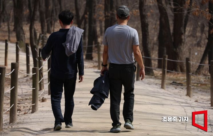 [포토] 찾아온 봄, 미세먼지 나쁨