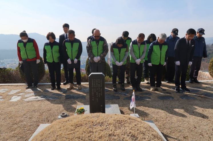 국립3·15민주묘지관리소, 무연고 안장자 합동참배행사 가져