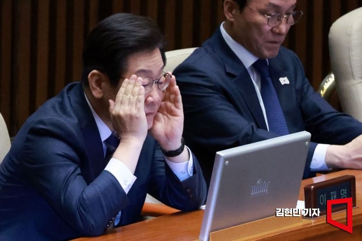 [포토] 본회의 참석한 이재명