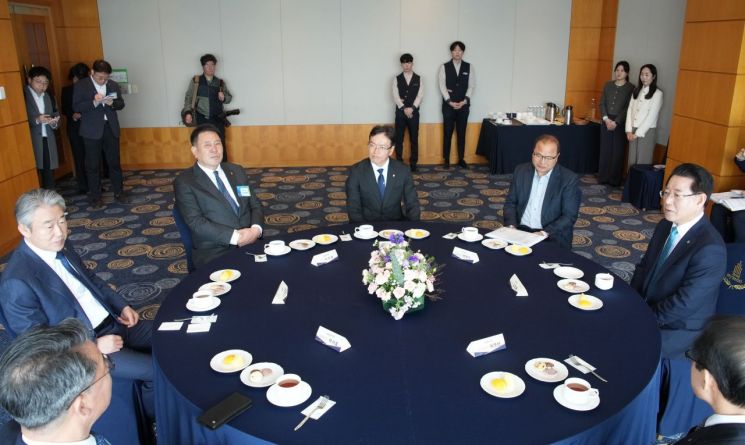 김영록 지사, 농협중앙회와 농업 발전 시스템 구축