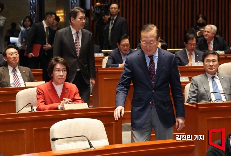 권영세 국민의힘 비상대책위원장이 13일 국회에서 열린 의원총회에 참석하고 있다. 2025.3.13 김현민 기자