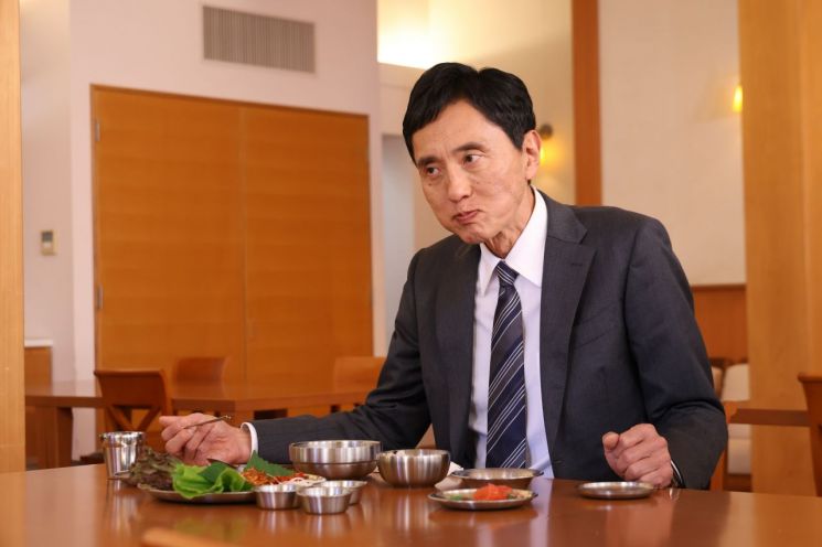 한국 국물맛에 빠진 고독한 미식가…"맛은 전 세계 공통 언어"