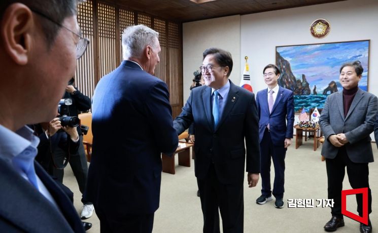 [포토] 매카시 미국 전 하원의장과 만난 우원식 국회의장