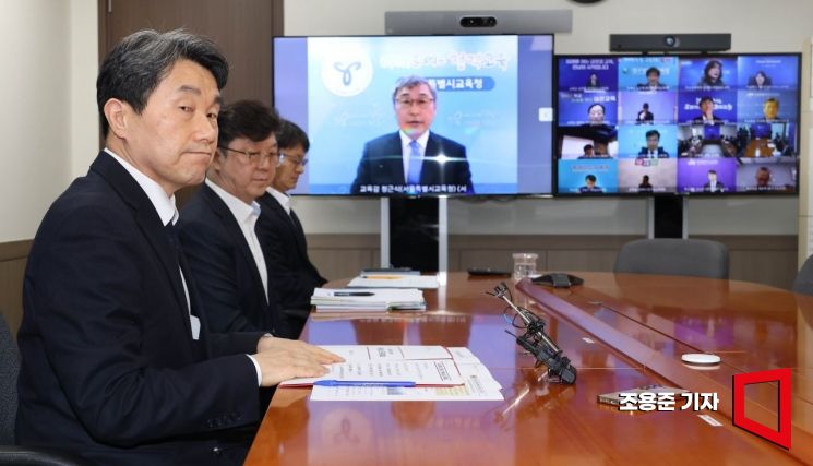 [포토] 초중고 사교육비 관련 시도교육감 간담회 하는 이주호 부총리