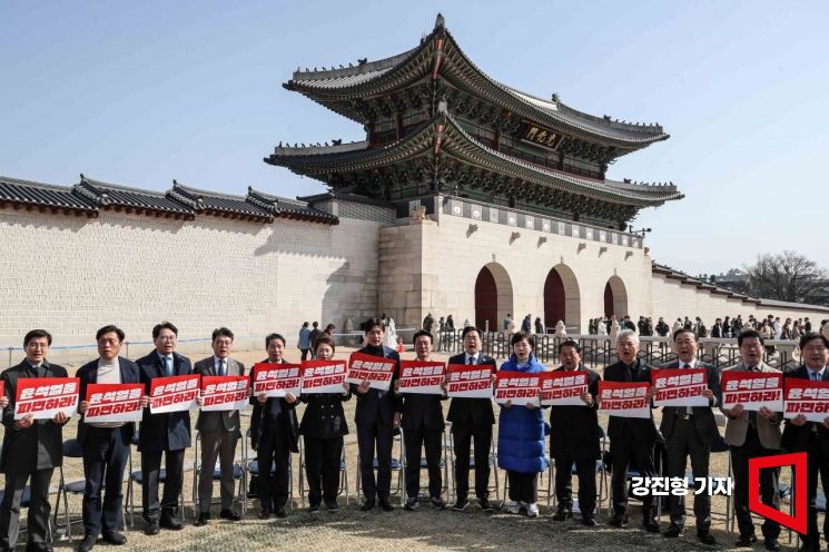 [포토] 민주당 최고위, 윤석열 대통령 파면 촉구 피켓시위