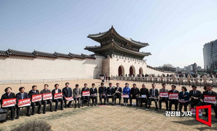 [포토] 광화문서 열린 민주당 최고위원회의