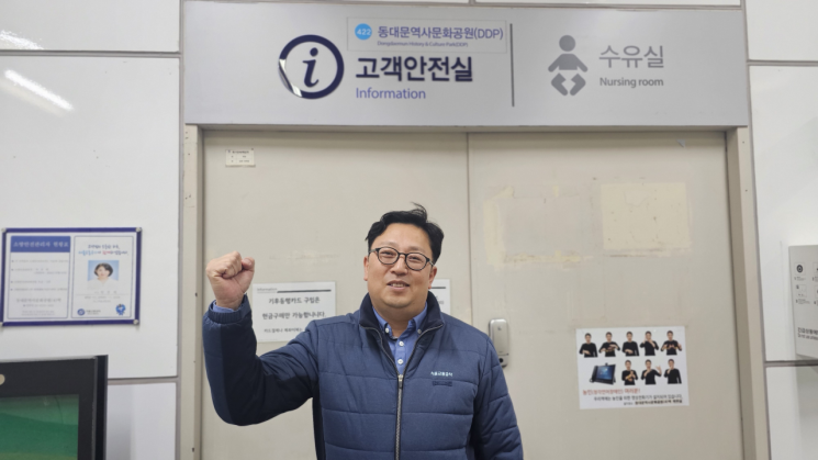 한밤중 지하철역 헤매던 90대 노인 역 직원 도움으로 가족 품으로