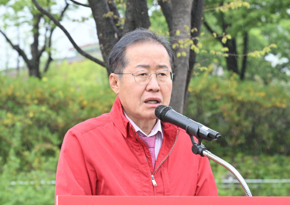 홍준표, 격화하는 尹 탄핵 집회에 "국민통합·좌우공존 리더십 절실" 