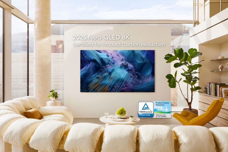 삼성전자가 5년 연속 '탄소저감' 인증을 받았다. 삼성전자 Neo QLED 8K 라이프스타일 이미지. 사진=삼성전자 제공