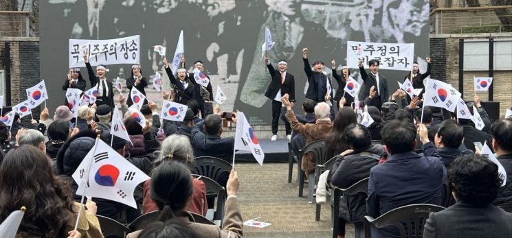 광주시는 지난 15일 동구 금남로공원에서 보훈단체 관계자와 시민 등 300여명이 참석한 가운데 ‘제65주년 광주 3·15의거 기념식’을 거행했다. 광주시 제공