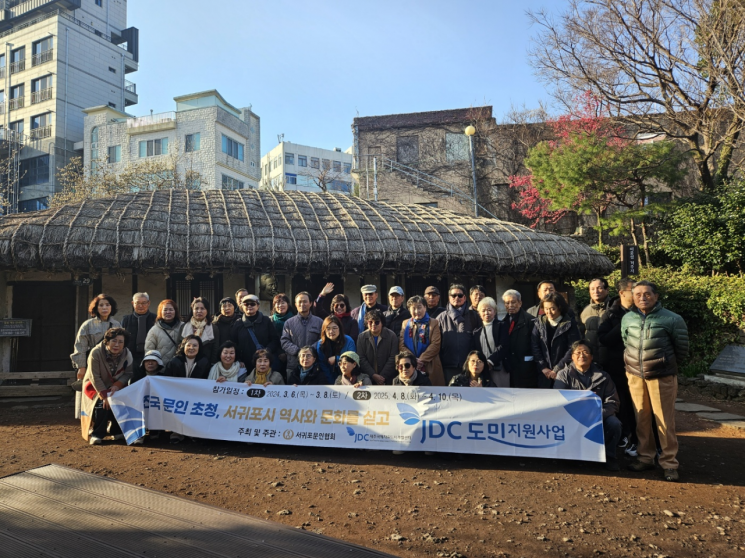 제주 해녀들의 삶과 이야기는 단순한 노동이 아니라 생생한 역사이자, 여성들의 강인한 생존력과 지혜가 담긴 살아있는 문화유산이다. 또한 제주 해녀들의 삶은 그 자체로 깊은 문학적 영감을 주어 많은 작가들에게 풍부한 창작의 원천이 되기도 한다. 제주의 자연과 사람들의 이야기는 그 자체로 문학이 된다. 지난 6~8일까지 제주 서귀포에서 열린 '예향의 도시는 잠들지 않는다-서귀포의 역사와 문화를 전국 문학지에 싣고' 행사는 이러한 제주의 문화적 가치를 재확인하는 자리였다.