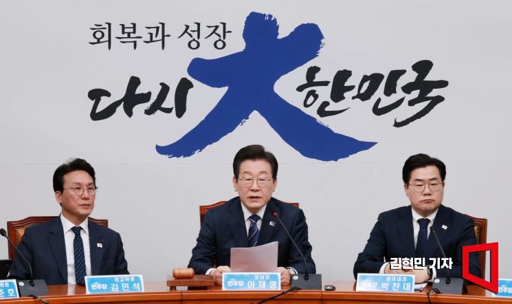 [포토] 이재명 "연금문제 신속 해결해야...국민의힘, 또 조건 걸고 핑계"