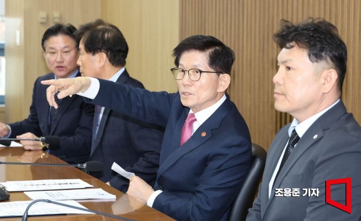 [포토] 발언하는 김문수 노동부 장관