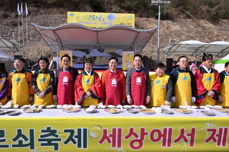 양평군가 지난 15일부터 16일 단월면 레포츠공원에서 개최된 제26회 양평 단월 고로쇠 축제에서 모든 음식 판매에 다회용기를 사용해 쓰레기 발생을 크게 줄이는 성과를 거뒀다. 양평군 제공