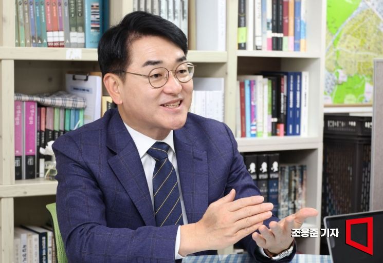 박용진 전 의원이 서울 강북구 강북미래연구소에서 아시아경제와 인터뷰 하고 있다. 조용준 기자