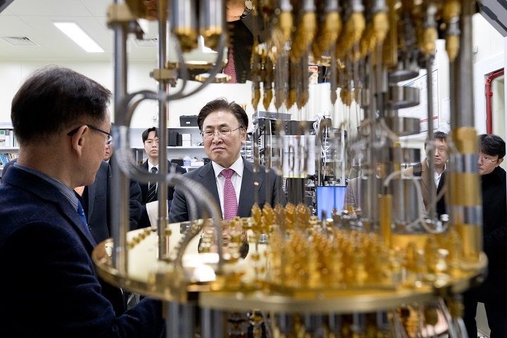 [AI 시대 電力이 국력]⑮1000큐비트 양자컴 전기 0.08㎿ 쓴다…기존 슈퍼컴의 1% 이하