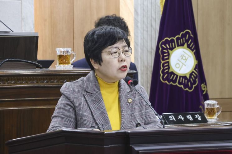 5분발언을 하는 홍성군의회 이정희의원