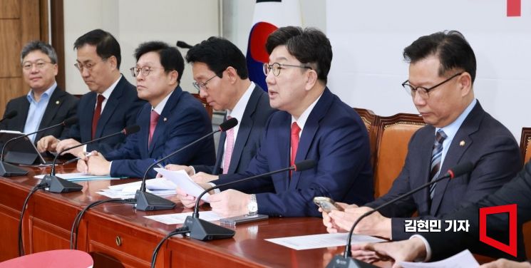 [포토] 권성동 "지방에 추가 주택 구입시 다주택자 중과세 폐지"