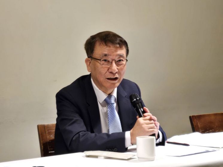 정진호 한국과학기술한림원장이 18일 서울 중구 달개비에서 가진 과학기술정보통신부 출입기자단과의 간담회에서 인사말을 하고 있다. 김종화 기자