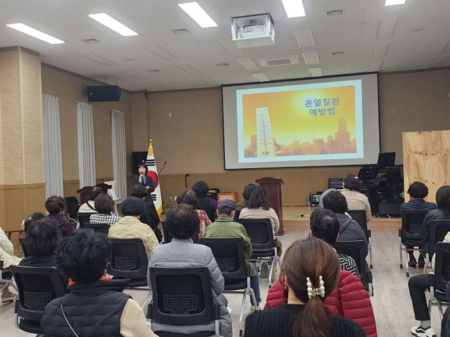 부안군농업기술센터가 내달 4일까지 농업인 550여명을 대상으로 '농작업 안전 재해 예방 교육'을 실시한다. 부안군농업기술센터 제공