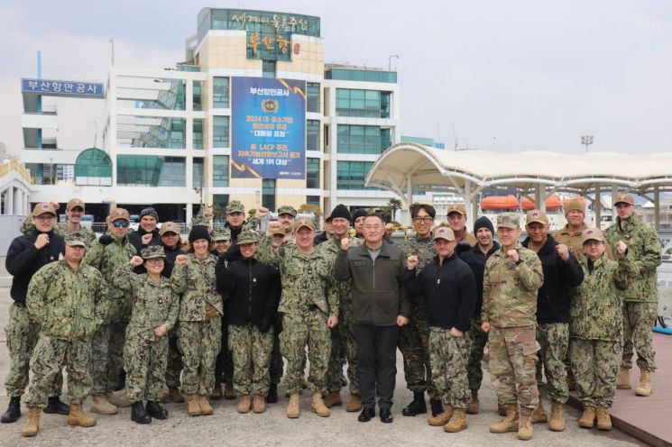 주한 미해군사령부 관계자, 부산항 방문 
