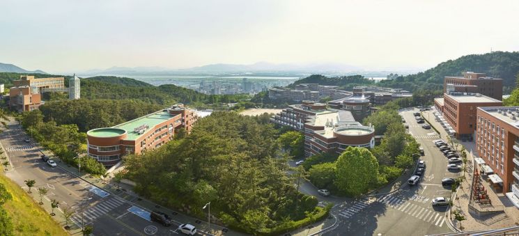 신라대학교.