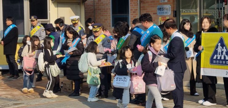영주시, 등굣길 교통안전 캠페인 펼쳐