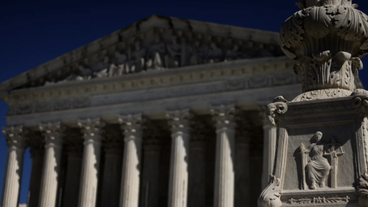 제동 걸린 트럼프 '성전환 군복무 금지'…법원 "잔인한 아이러니" 