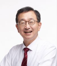 부산시교육감 정승윤 후보.