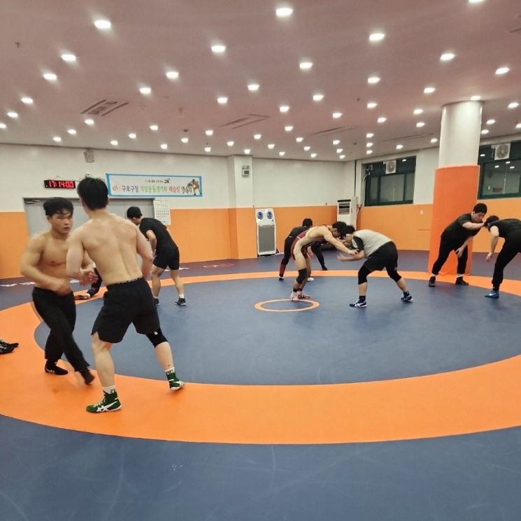 구로구청 레슬링팀 훈련 장면