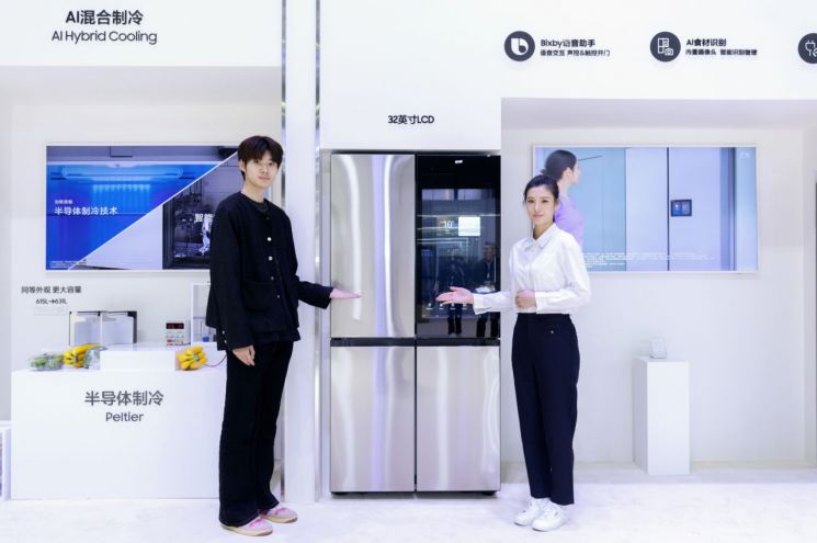 삼성전자가 중국 최대 가전 전시회 'AWE(Appliance & Electronics World Expo) 2025'에 참가해 '비스포크 AI 패밀리허브' 냉장고 등 다양한 비스포크 AI가전을 전시한다. 사진=삼성전자 제공