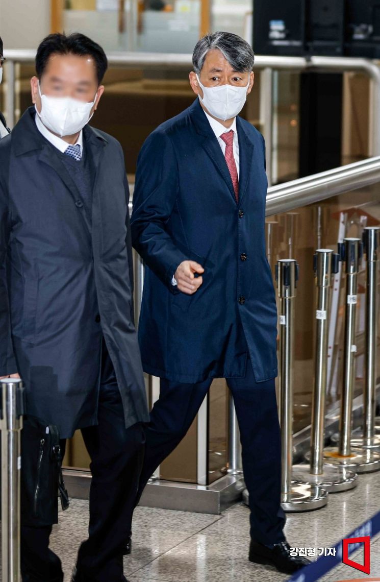 [포토] 법정 들어서는 조지호 경찰청장