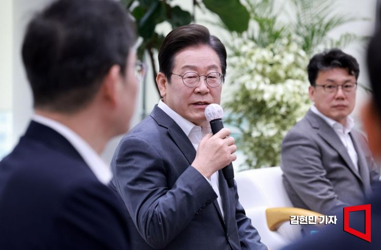 [포토] 인사말하는 이재명 대표