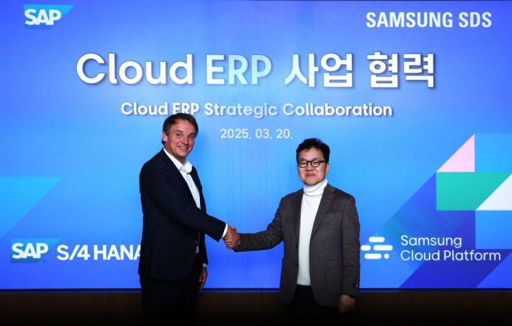 이준희 삼성SDS 이준희 대표이사와 크리스티안 클라인 SAP 최고경영자(CEO)가 클라우드 ERP 사업 확대를 공동 추진하기로 20일 합의했다. 삼성SDS 제공